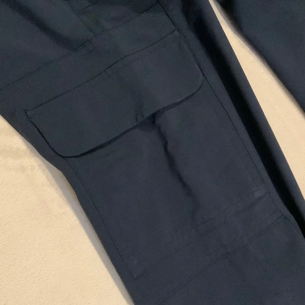 Athleta Blue 8 Lightweight High Rise Cargo pants Adventure Gym Active Sporty